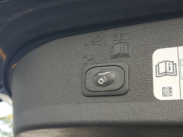 Used 2019 Ford Escape Titanium AWD/4WD image 9