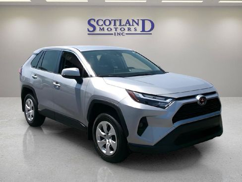 Used 2025 Toyota RAV4 LE FWD image 4