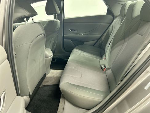 Used 2023 Hyundai Elantra SE image 19