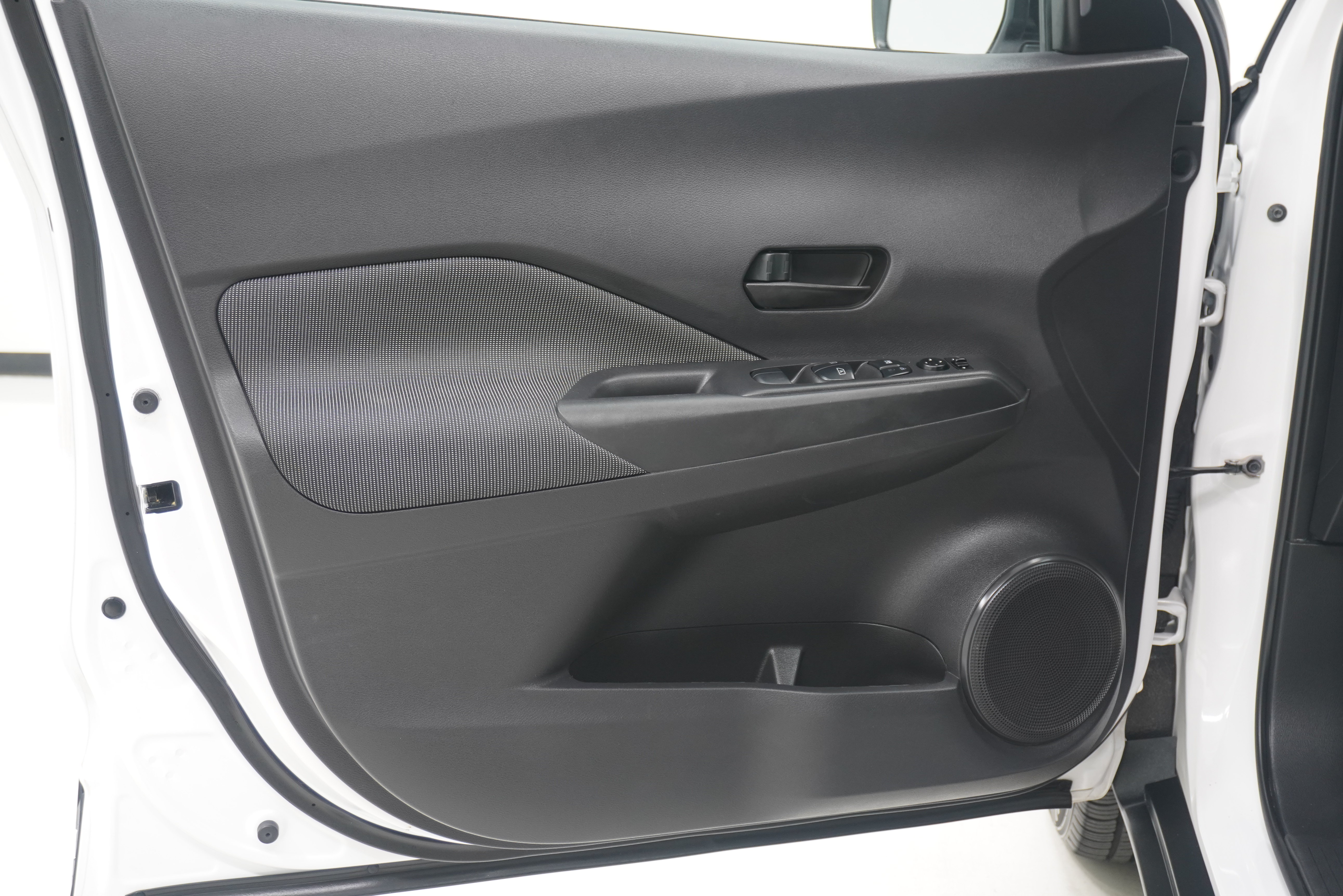 Used 2020 Nissan Kicks S FWD image 14