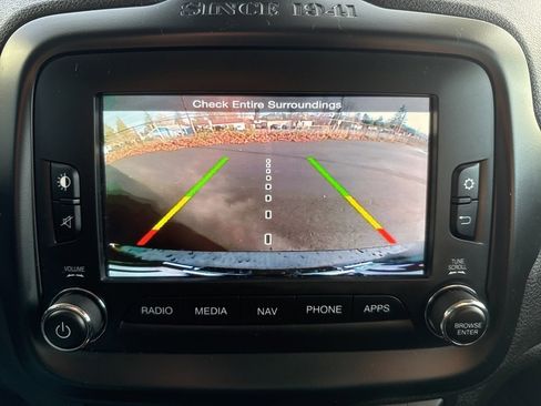 Used 2017 Jeep Renegade Trailhawk w/ Premium Trailhawk Package image 38