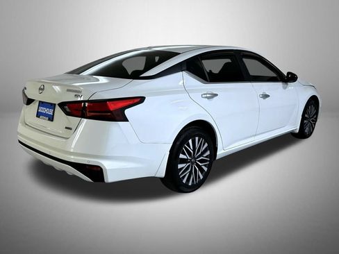 Used 2024 Nissan Altima 2.5 SV AWD/4WD image 6