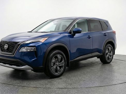Used 2025 Nissan Rogue SV AWD/4WD image 3