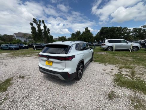 Used 2026 Volkswagen Tiguan SE FWD image 13