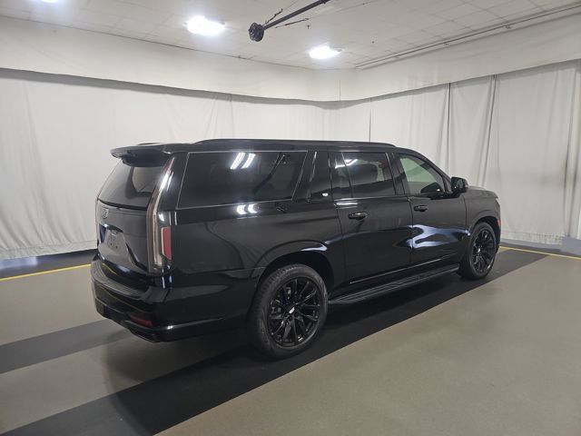 Used 2024 Cadillac Escalade ESV Sport w/ LPO, ONYX Package AWD/4WD image 4