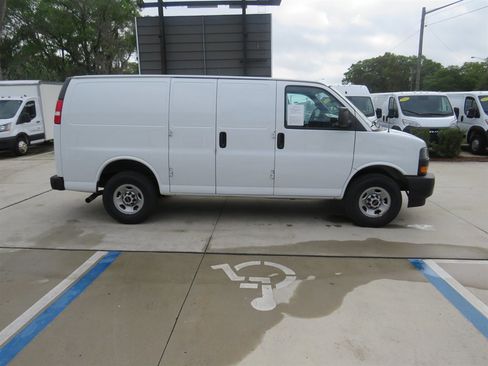 Used 2023 GMC Savana 2500 G2500 w/ Driver Convenience Package image 17