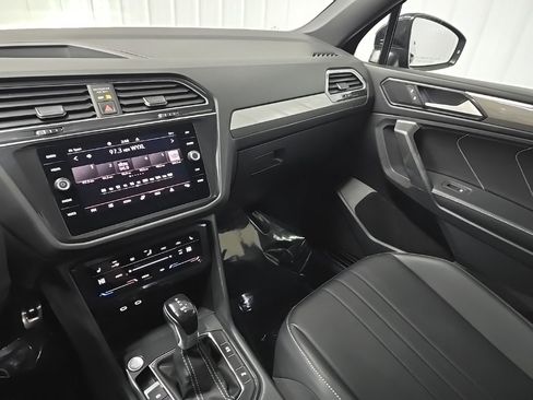 Used 2022 Volkswagen Tiguan SE R-Line image 26