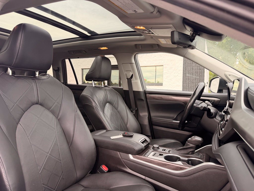 Used 2021 Toyota Highlander Platinum AWD/4WD image 34