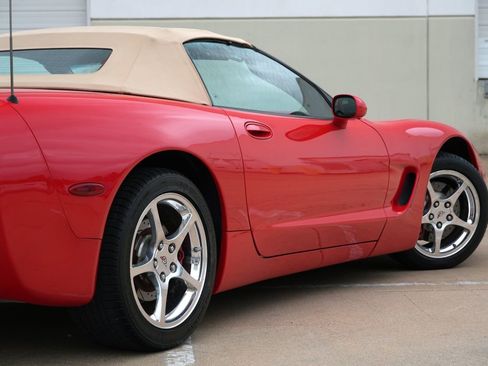 Used 2004 Chevrolet Corvette Convertible w/ Preferred Equipment Group RWD image 34