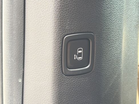 Used 2024 Kia Carnival EX FWD image 20