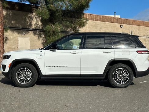 New 2023 Jeep Grand Cherokee Trailhawk w/ Advanced Protech Group II AWD/4WD image 6