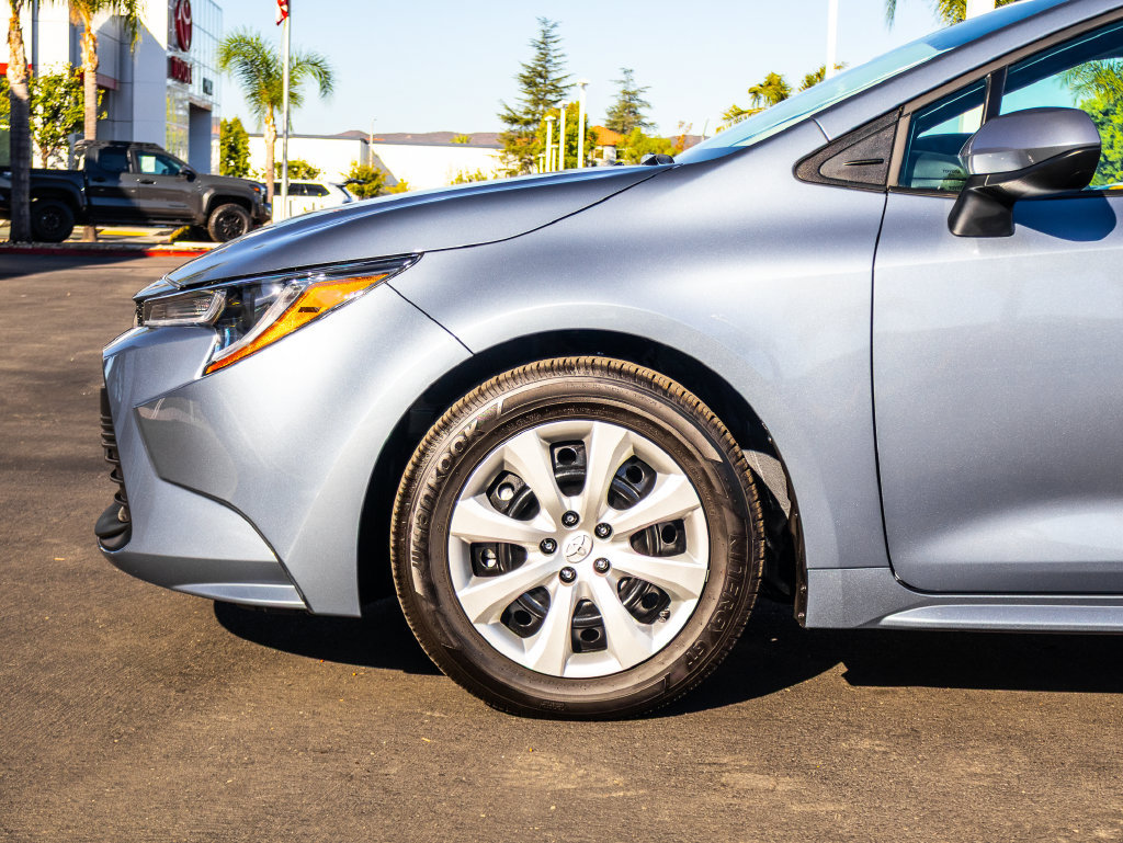 Used 2026 Toyota Corolla LE FWD image 5