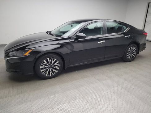 Used 2023 Nissan Altima 2.5 SV FWD image 2