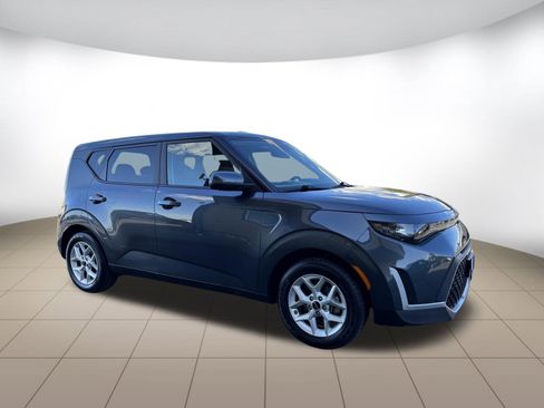 Used 2025 Kia Soul LX w/ LX Technology Package FWD image 1