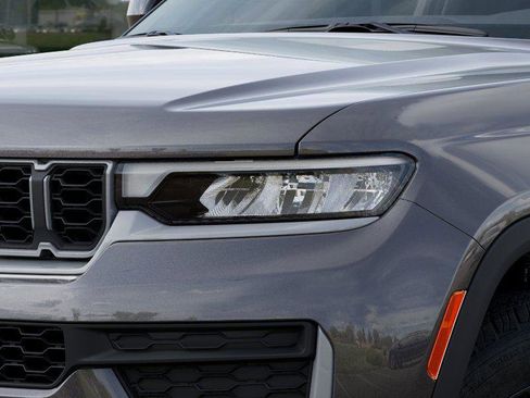 New 2026 Jeep Grand Cherokee Altitude image 10