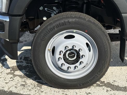 New 2026 Ford F550 4x4 Crew Cab image 9