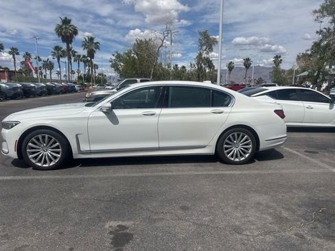 Used 2022 BMW 740i w/ Premium Package RWD image 8