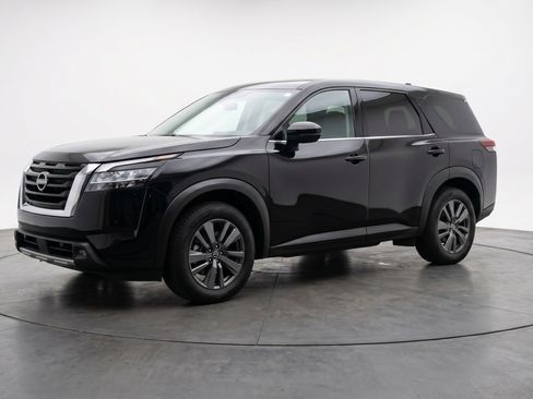 Used 2025 Nissan Pathfinder SV FWD image 3