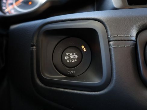 Used 2024 Jeep Gladiator Mojave w/ Technology Group image 31