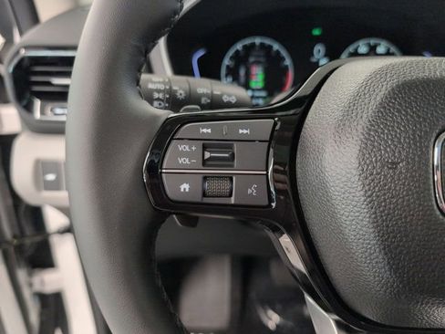 New 2025 Honda Pilot Touring image 12