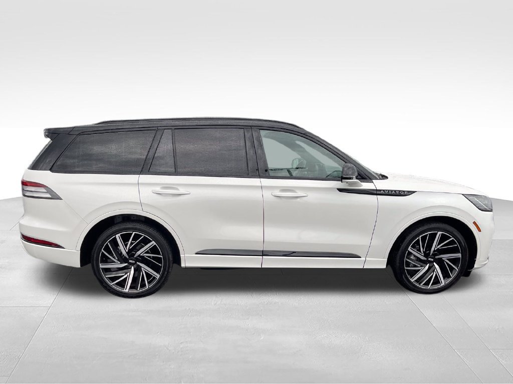 Used 2025 Lincoln Aviator Black Label w/ Black Label Special Edition AWD/4WD image 6