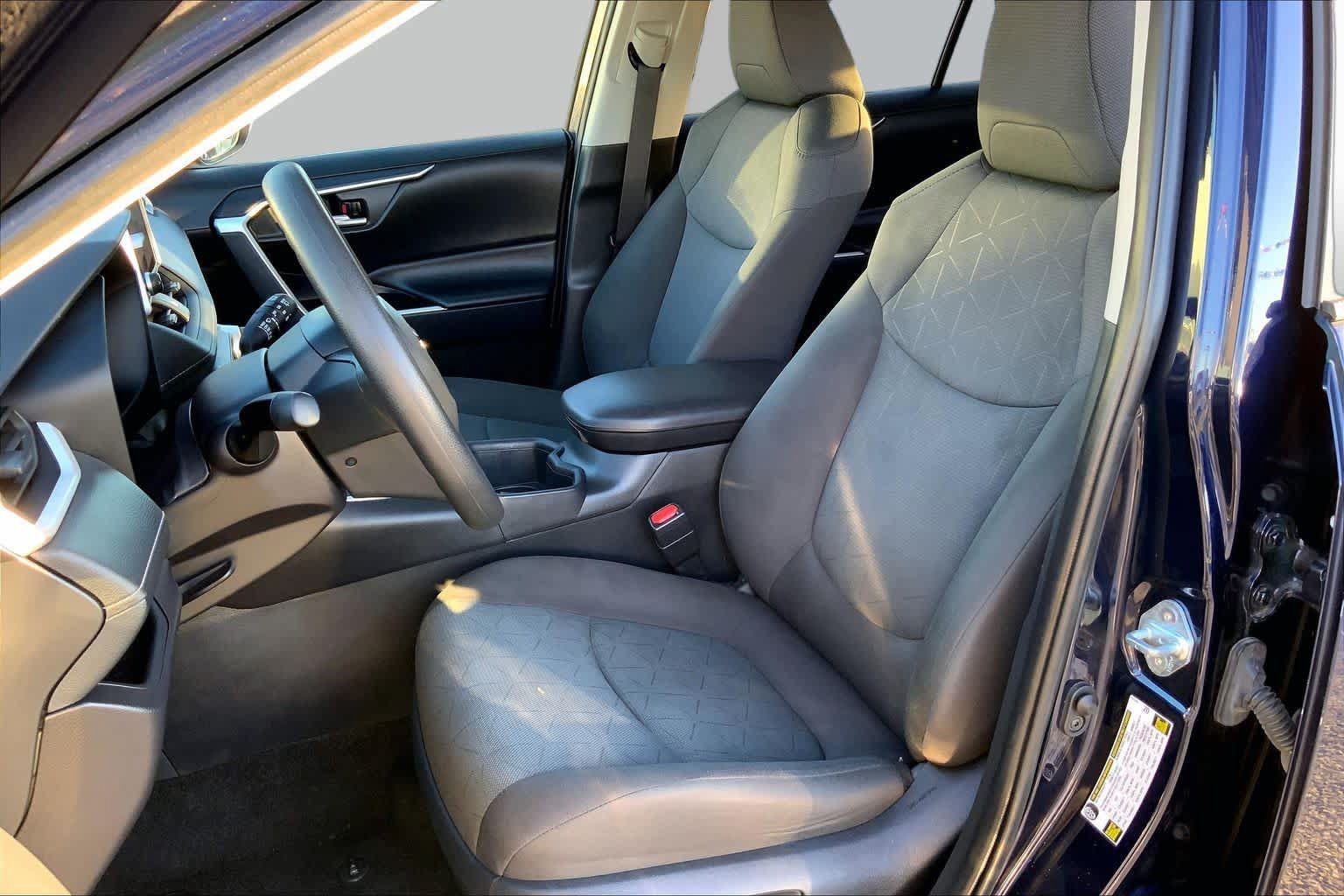 Used 2025 Toyota RAV4 XLE AWD/4WD image 7