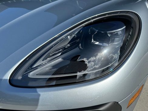 Certified 2025 Porsche Macan image 13