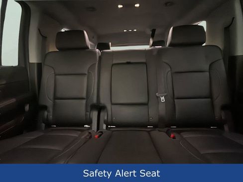 Used 2019 Chevrolet Suburban LT image 18