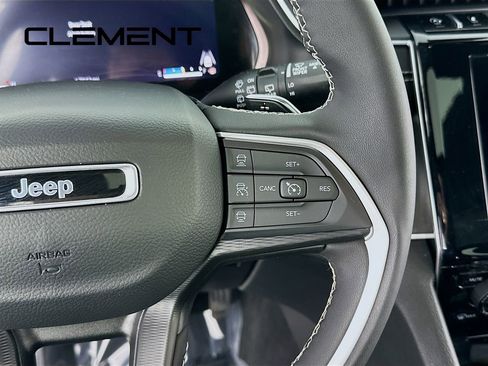 Used 2023 Jeep Grand Cherokee L Laredo image 17