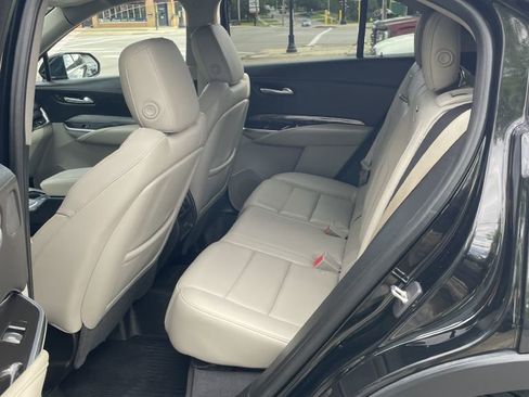 Used 2019 Cadillac XT4 Luxury w/ Cold Weather Package AWD/4WD image 9