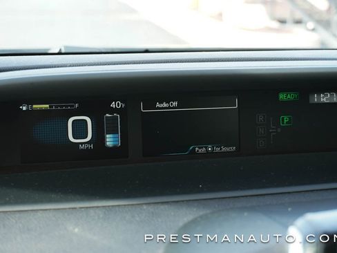 Used 2020 Toyota Prius L Eco image 24