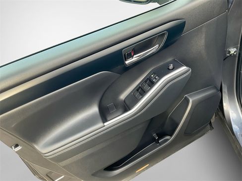 Used 2022 Toyota Highlander XLE image 14