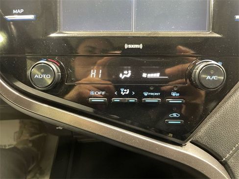 Used 2020 Toyota Camry SE image 18