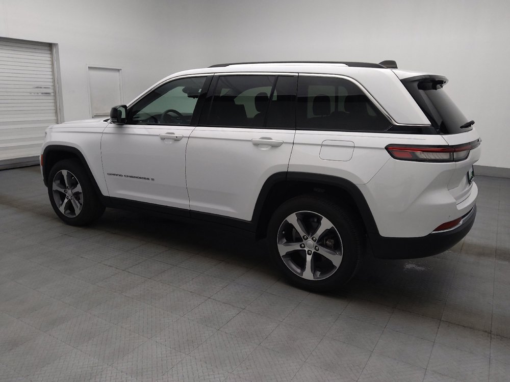 Used 2023 Jeep Grand Cherokee Limited w/ Luxury Tech Group II RWD image 3