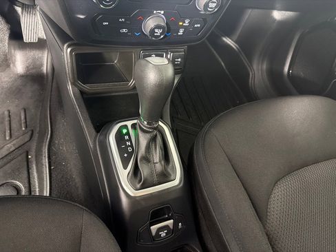 Used 2020 Jeep Renegade Altitude w/ UConnect 8.4 Nav Group FWD image 19