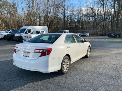 Used 2013 Toyota Camry LE image 5