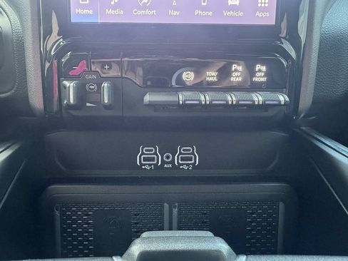 Used 2025 RAM 2500 Laramie w/ Sport Appearance Package AWD/4WD image 18