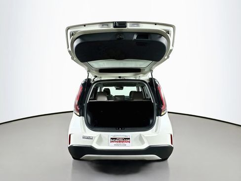 Used 2025 Kia Soul LX w/ LX Technology Package FWD image 32
