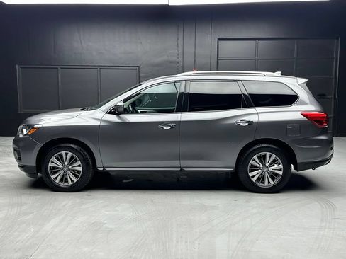 Used 2019 Nissan Pathfinder SL AWD/4WD image 4