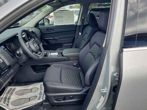 New 2025 Nissan Pathfinder SV w/ Black Appearance Package image 11