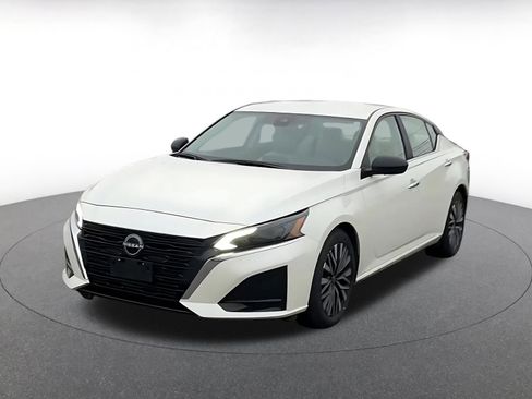 Used 2025 Nissan Altima 2.5 SV image 7