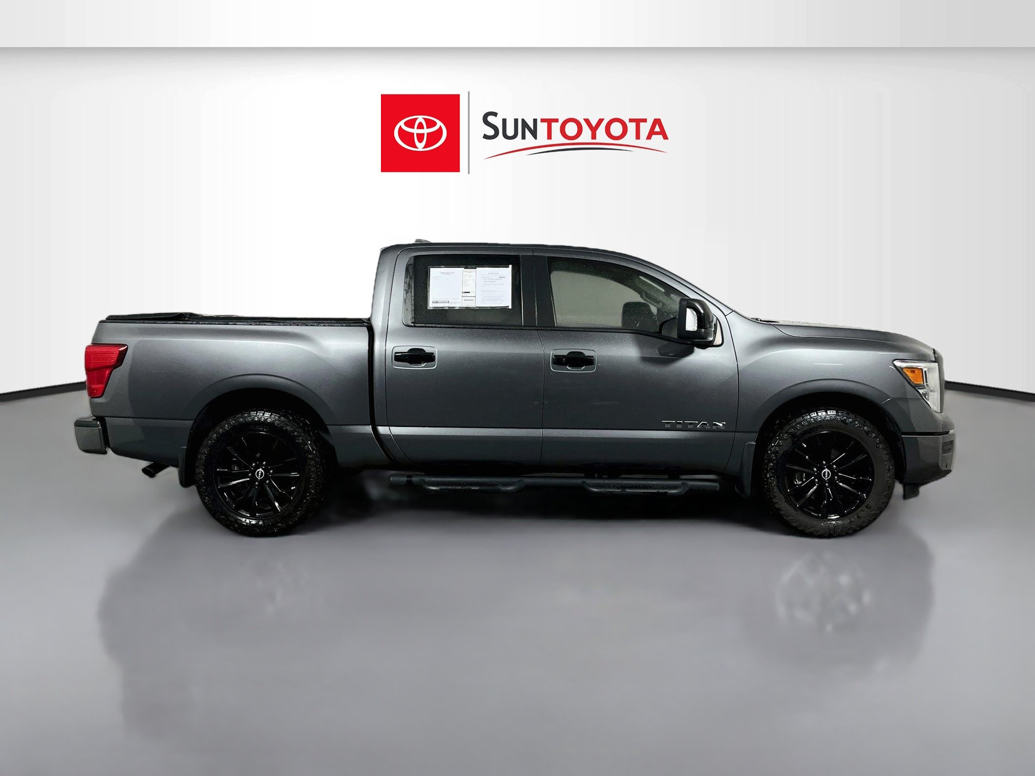 Used 2023 Nissan Titan SV w/ SV Convenience Package RWD image 2