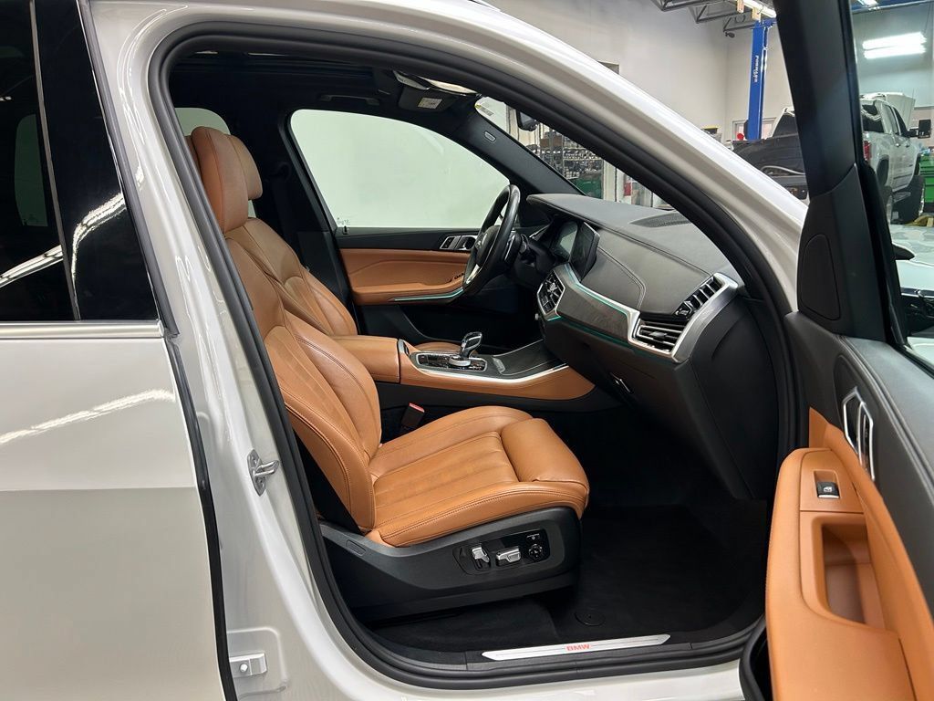Used 2022 BMW X5 xDrive40i w/ Premium Package AWD/4WD image 16