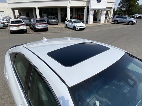 Used 2019 Toyota Avalon XSE w/ All Weather Liner Package FWD image 16