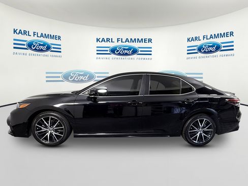 Used 2021 Toyota Camry SE w/ Convenience Package image 5