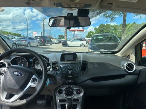 Used 2019 Ford Fiesta SE image 9