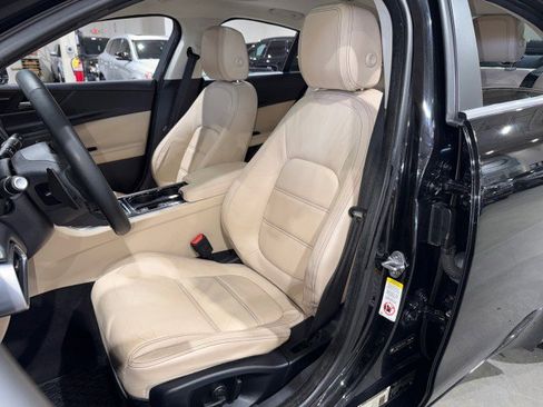 Used 2017 Jaguar XE Prestige image 9