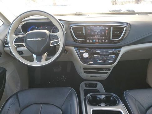 Used 2018 Chrysler Pacifica Limited image 11