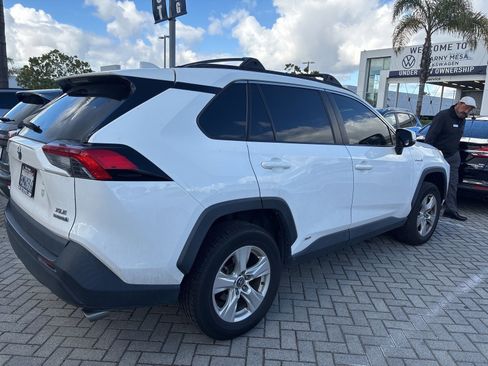 Used 2020 Toyota RAV4 XLE image 2
