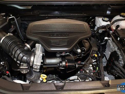 Used 2025 Cadillac XT5 Premium Luxury image 3